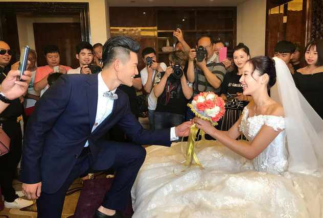 谢孟伟婚礼完整直播，见证爱情的幸福瞬间